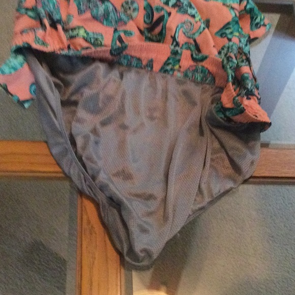 Swim trunks size 2 or 3X - Picture 6 of 6
